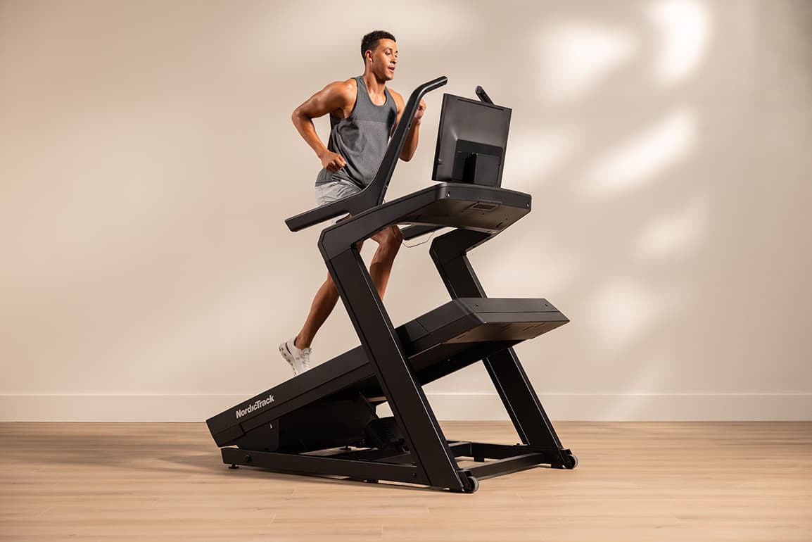 Perte de poids : qu’est-ce qu’une bonne inclinaison pour marcher sur un tapis de course ?